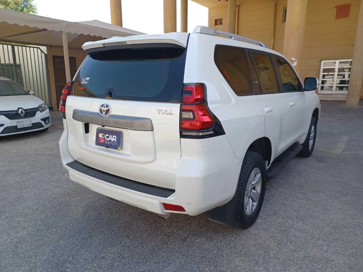 Car image 5
