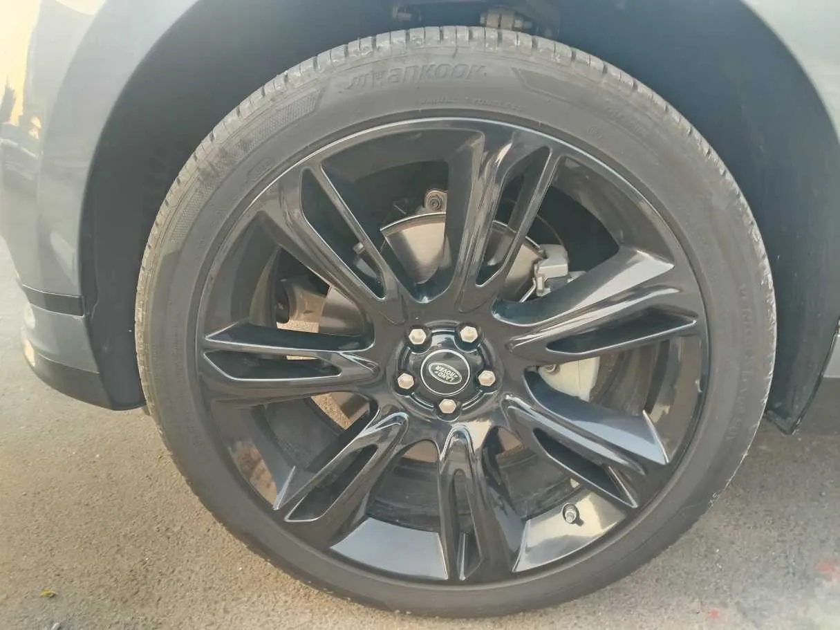 Car image 10
