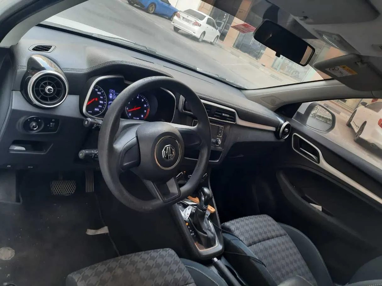 Car image 11