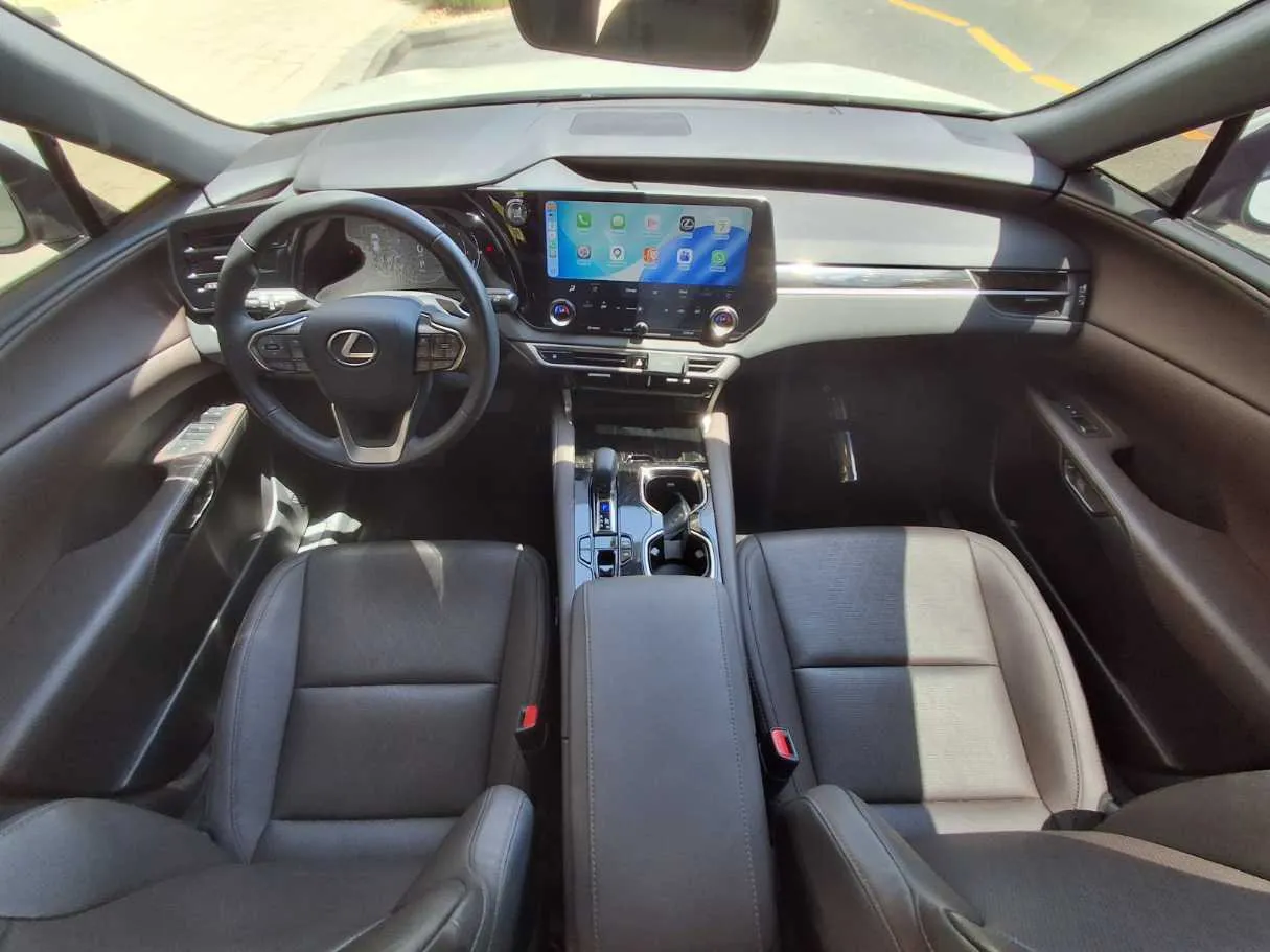 Car image 15