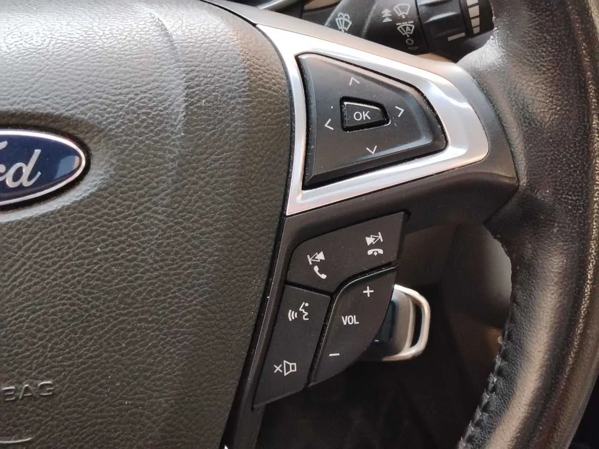 Car image 25