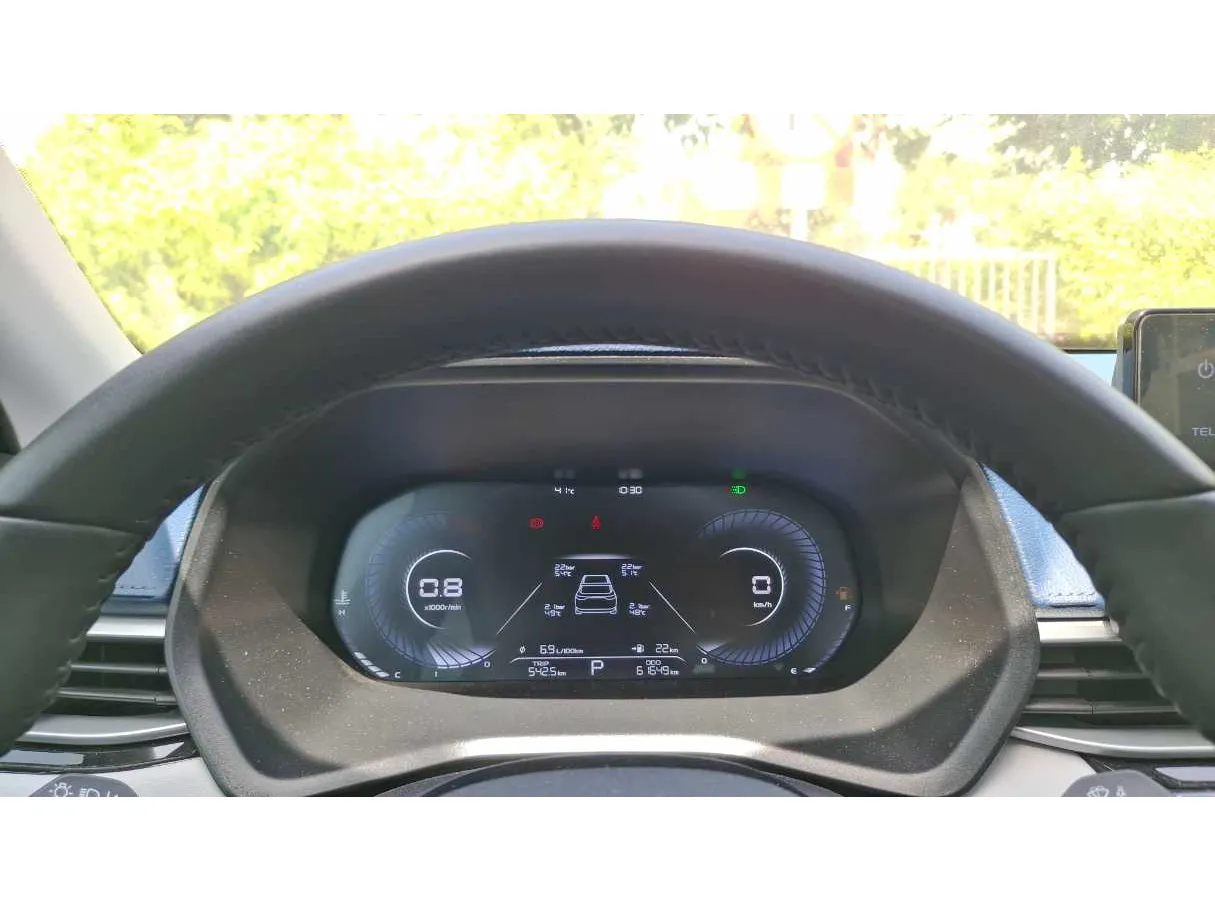 Car image 18