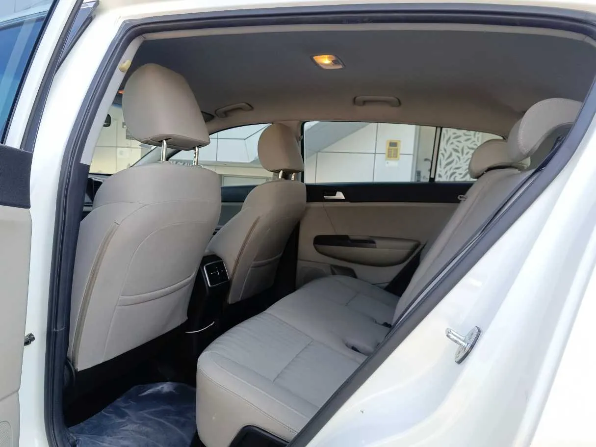 Car image 17
