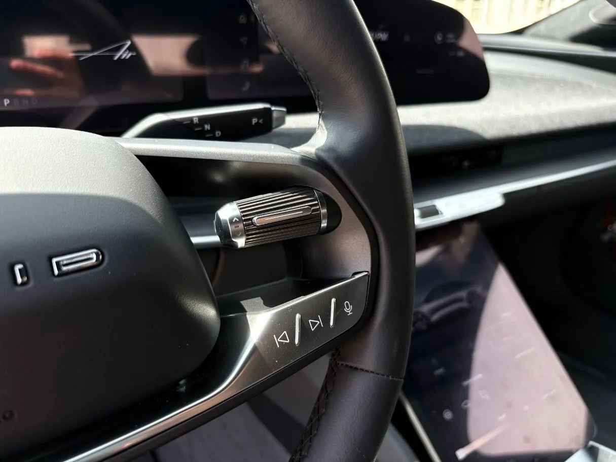 Car image 29