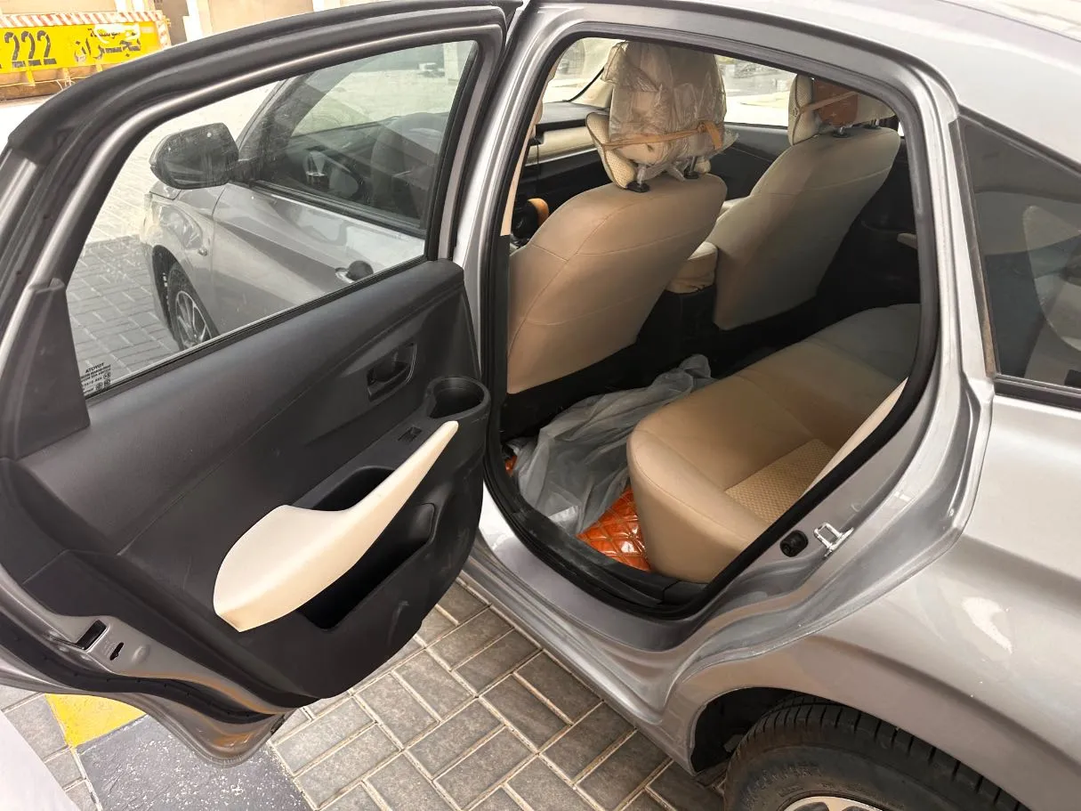 Car image 13