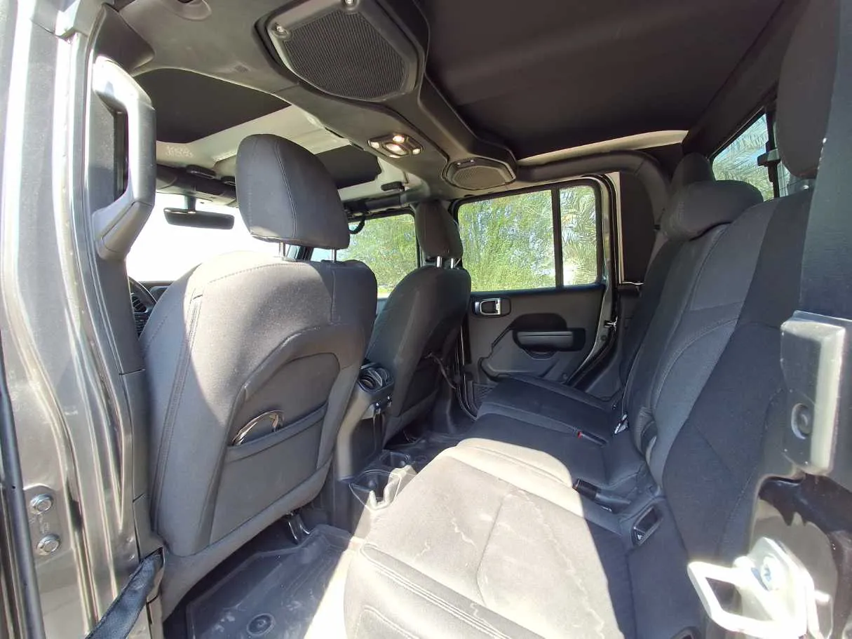 Car image 13