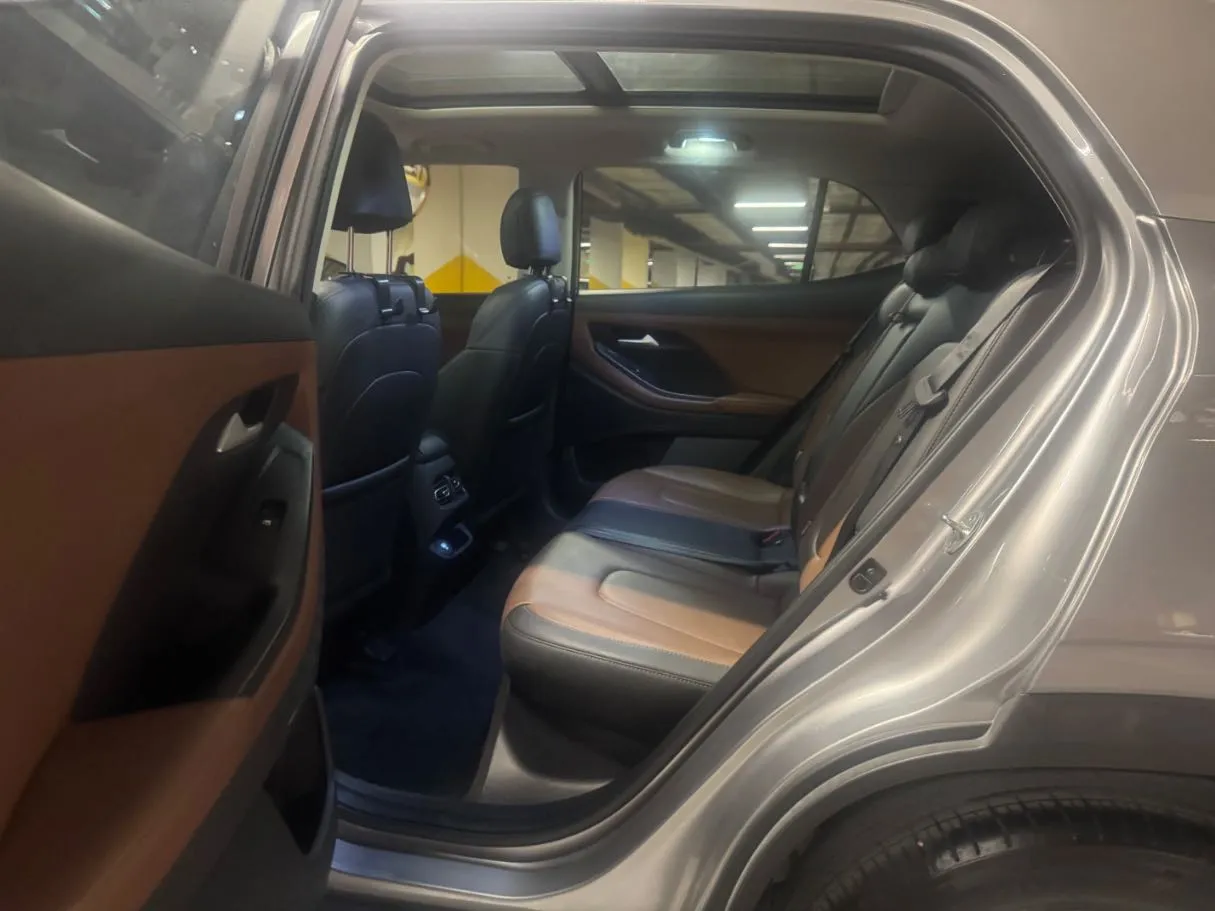 Car image 13