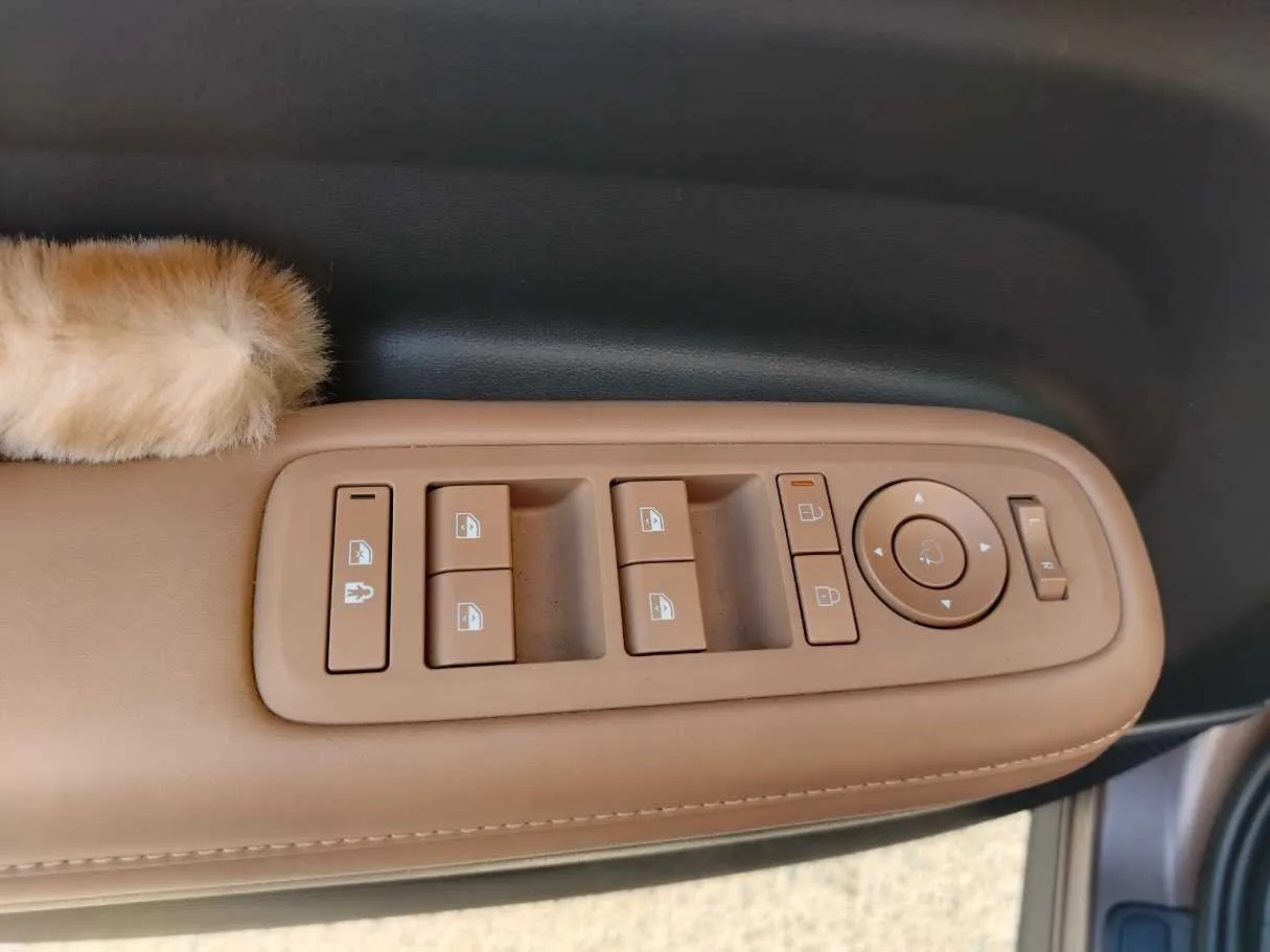 Car image 35