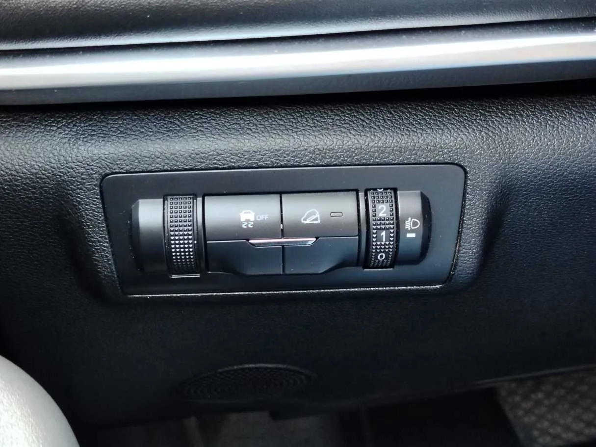 Car image 30