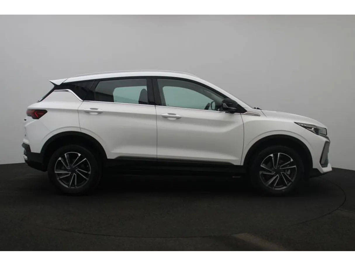 Car image 13