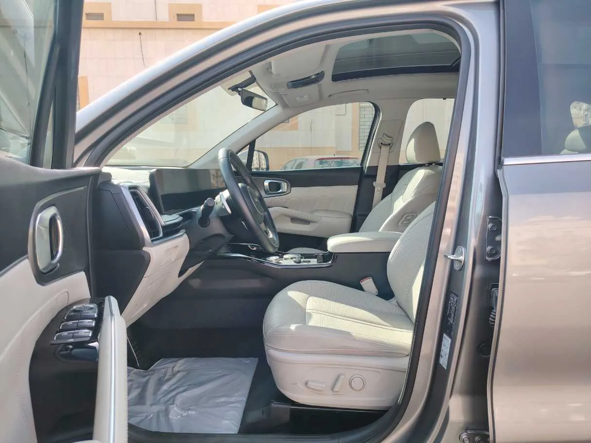 Car image 13