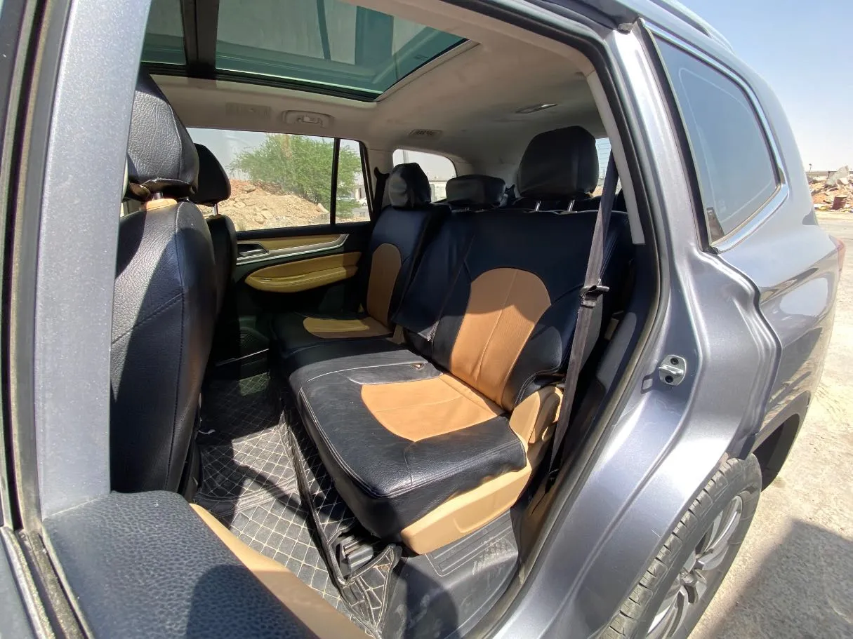 Car image 12