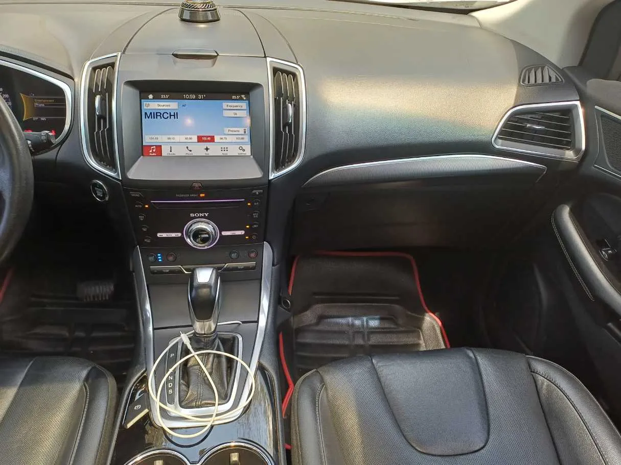 Car image 16