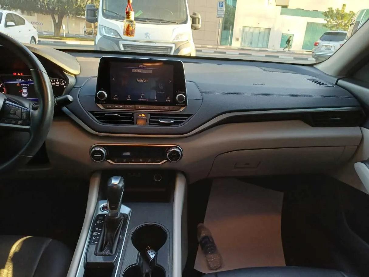 Car image 16