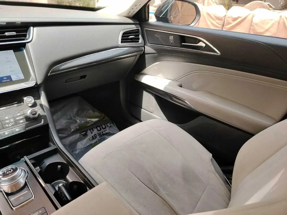 Car image 24