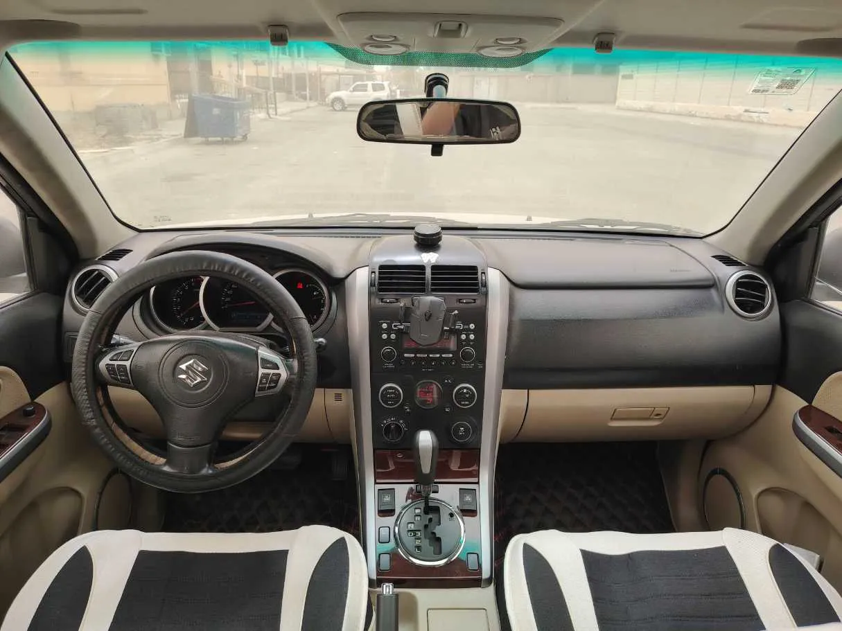 Car image 19