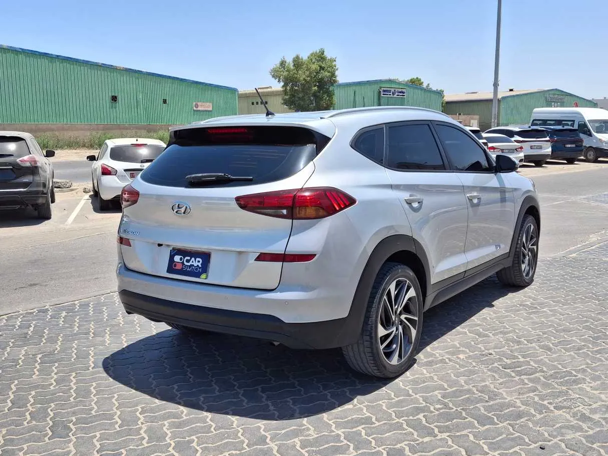 Car image 5