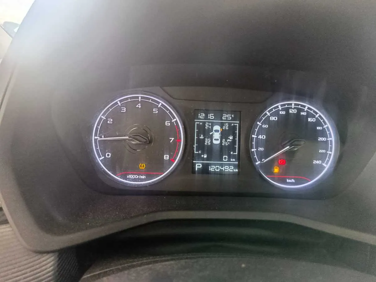 Car image 12