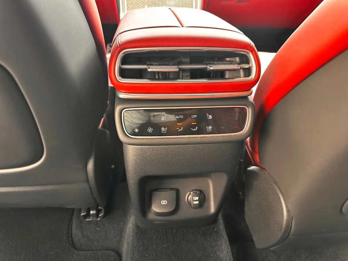 Car image 25