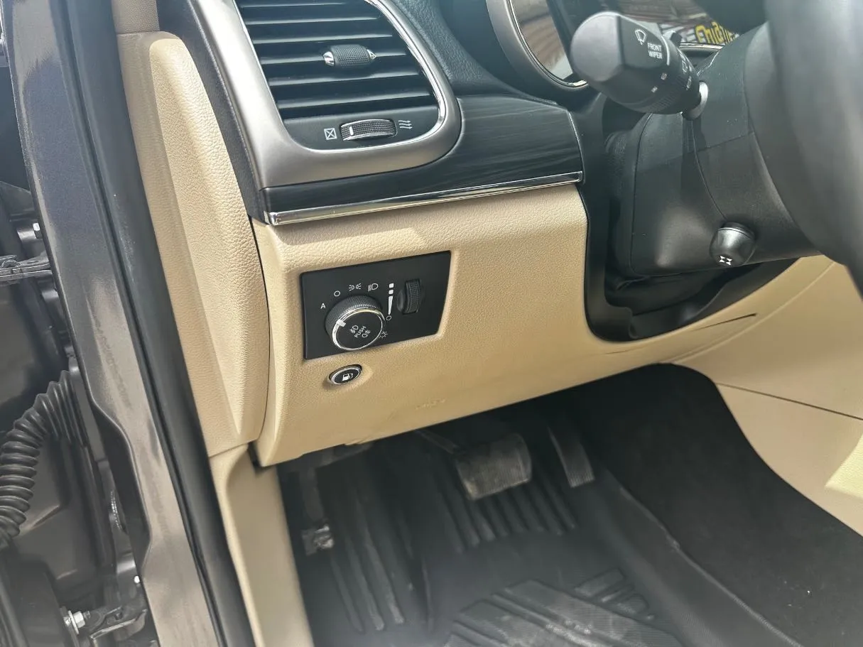 Car image 28