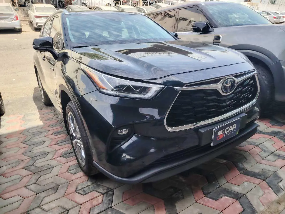 Car image 3
