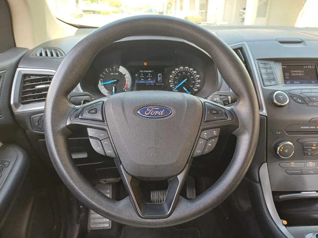Car image 14