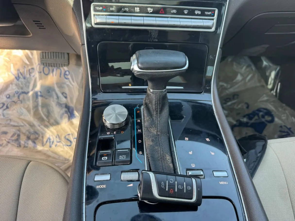 Car image 15