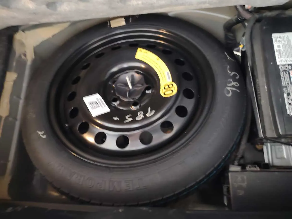 Car image 33