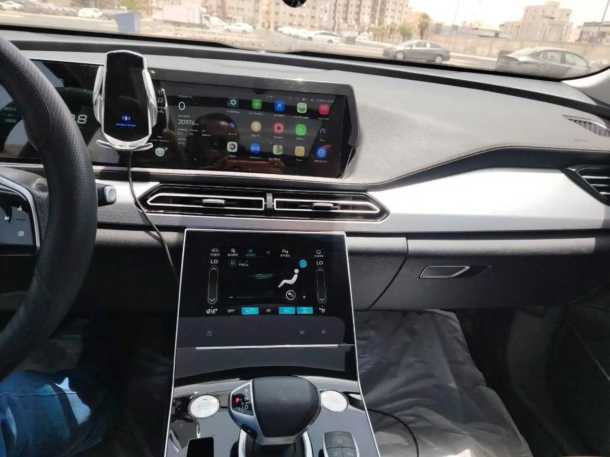 Car image 26