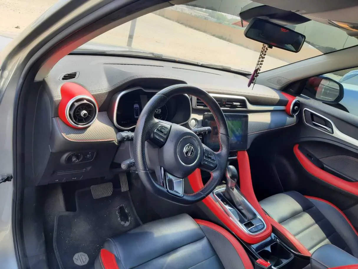 Car image 11