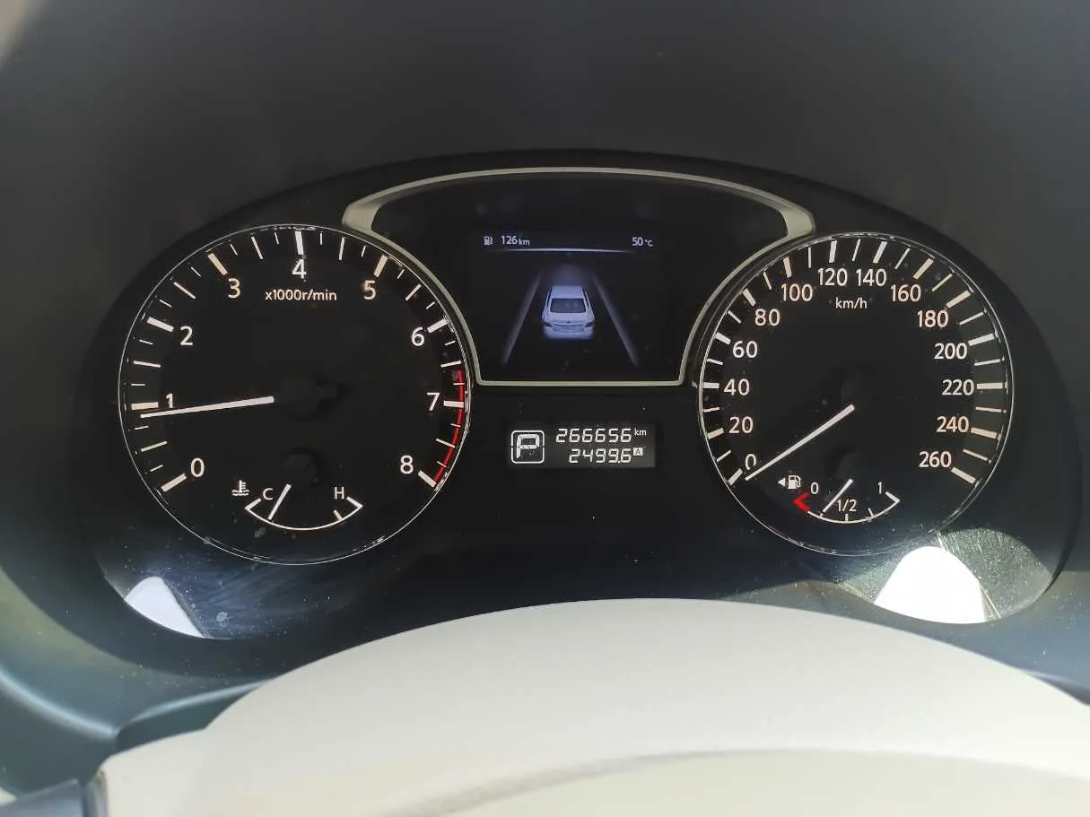Car image 18