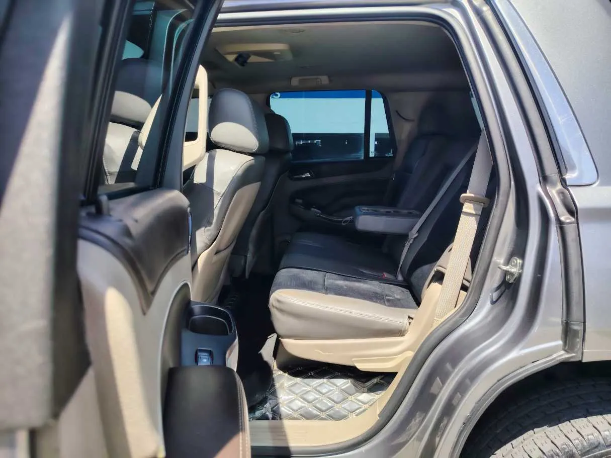Car image 14