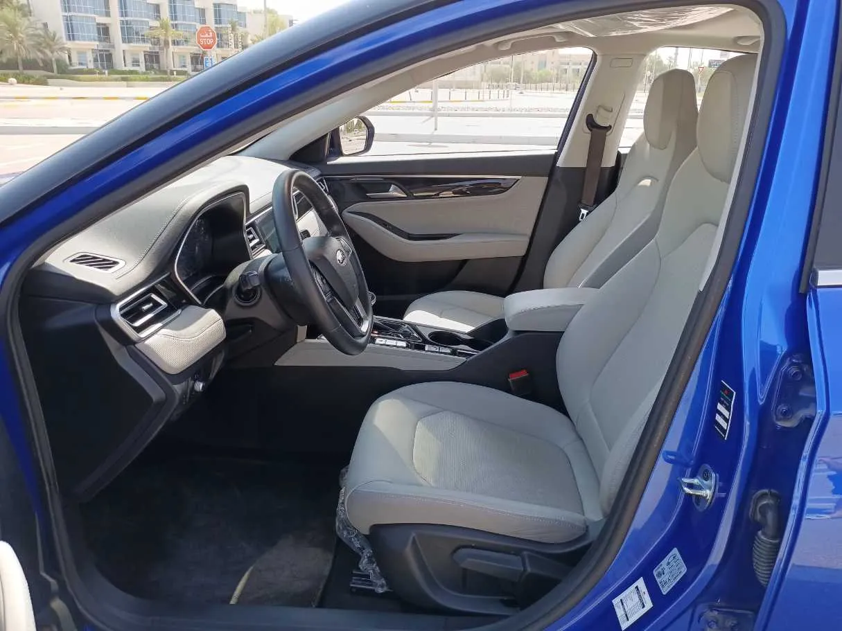 Car image 12