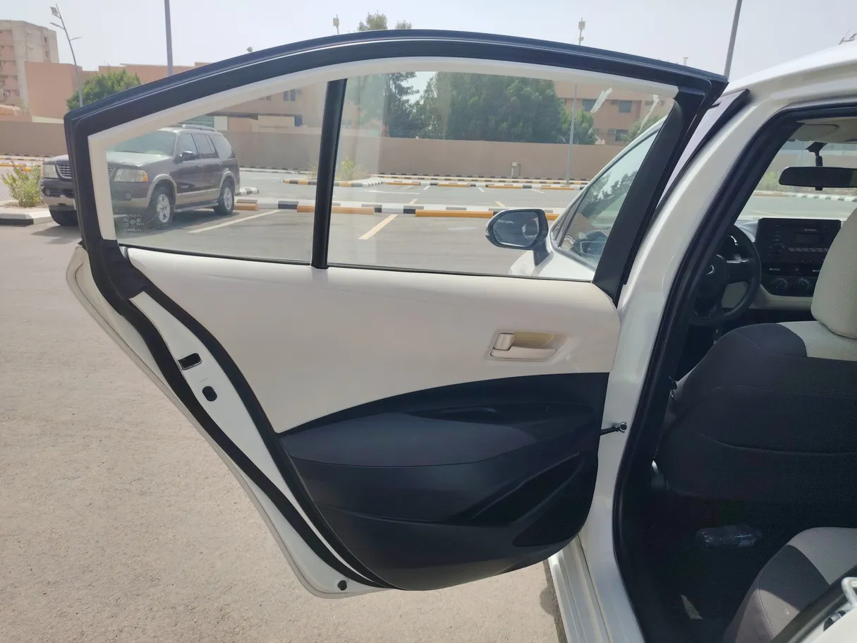 Car image 13