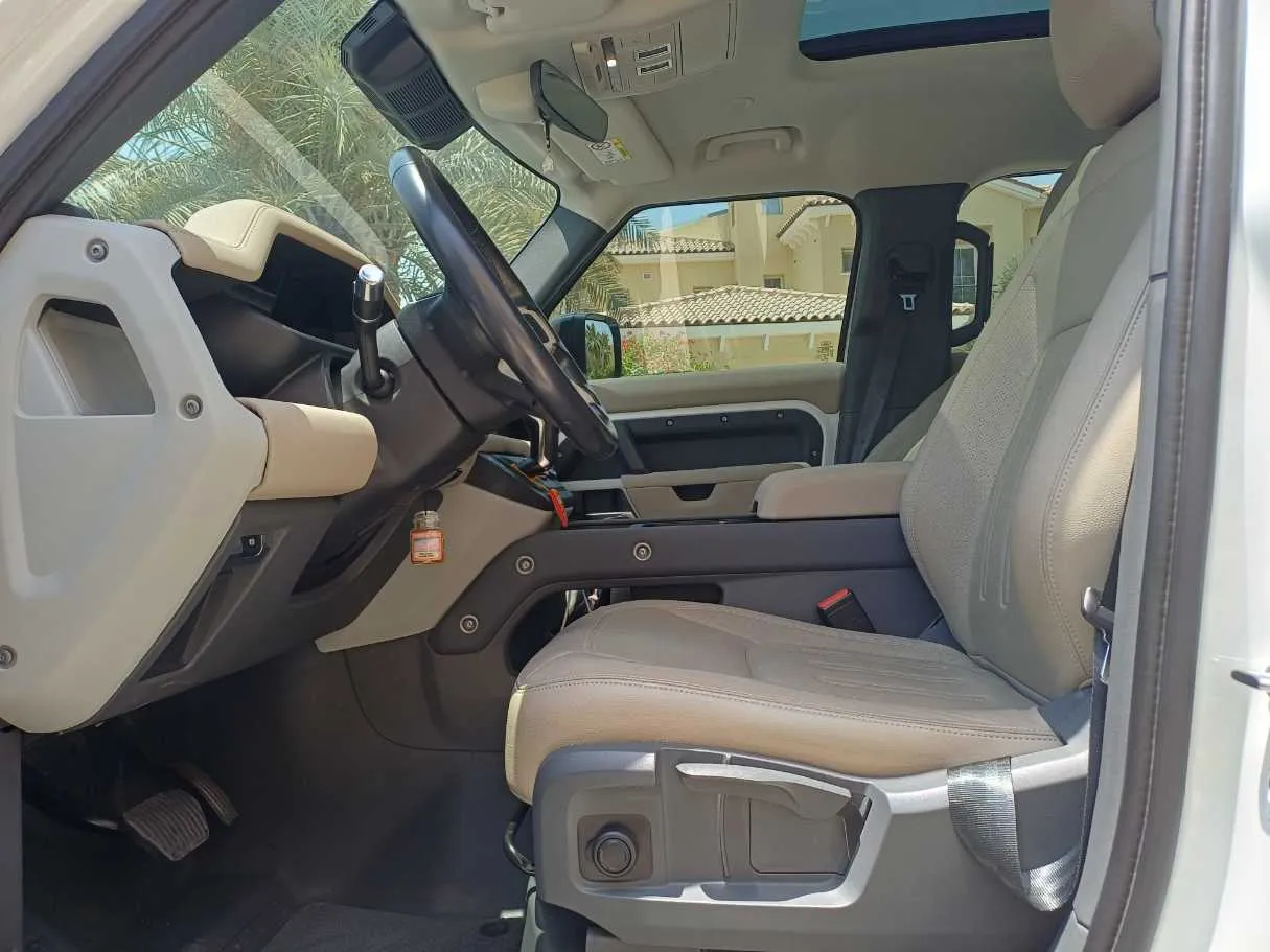 Car image 12