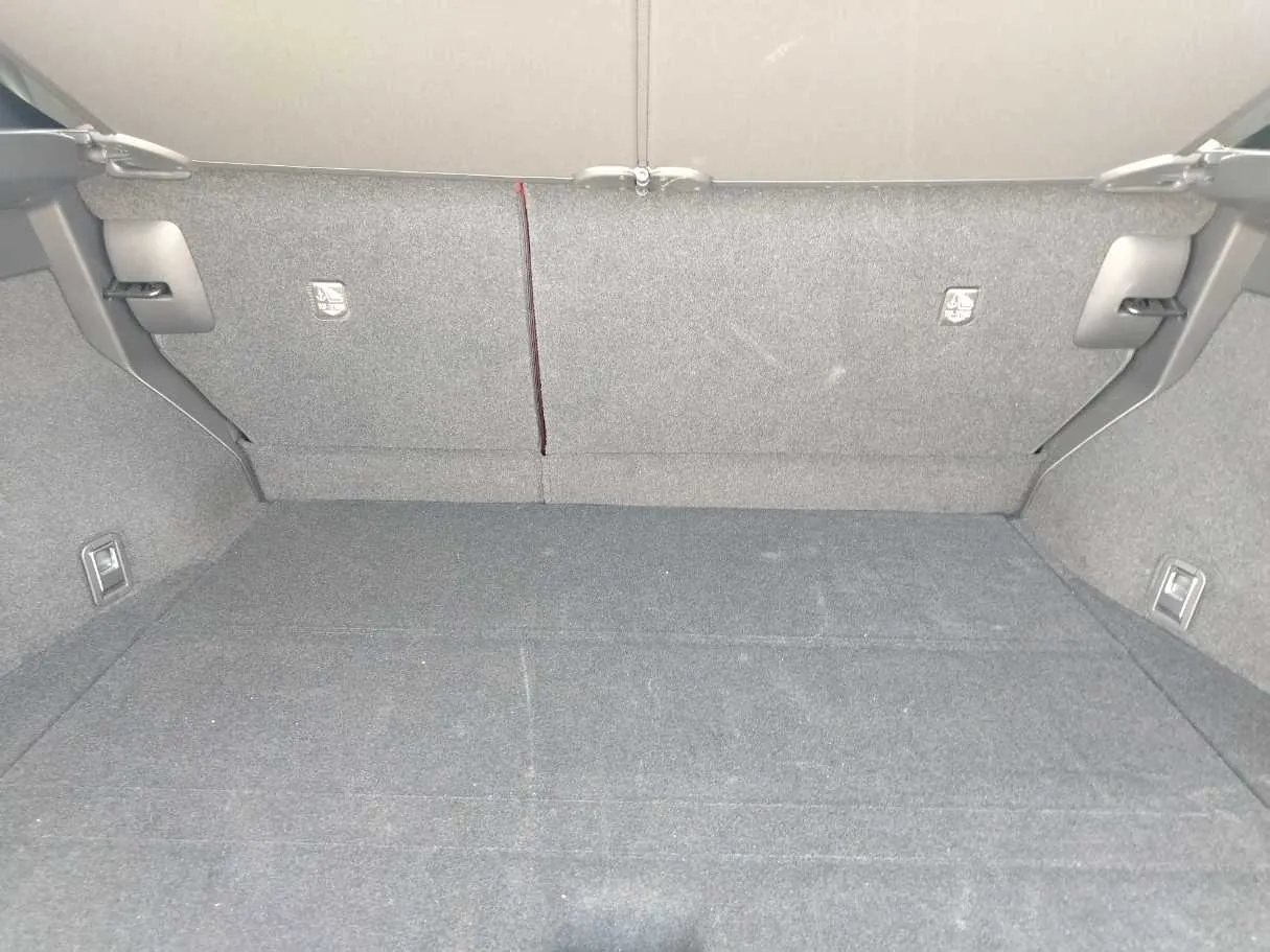 Car image 33
