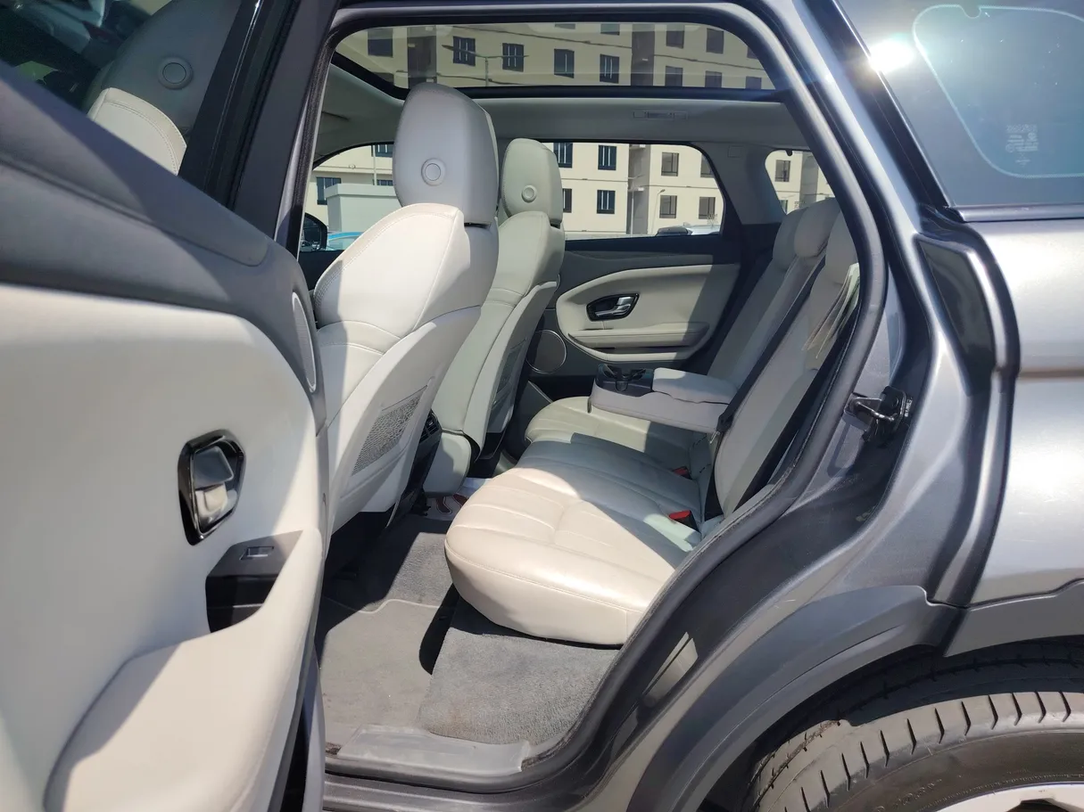 Car image 17