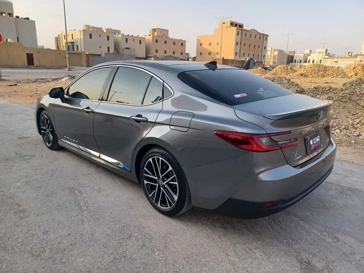 Car image 7
