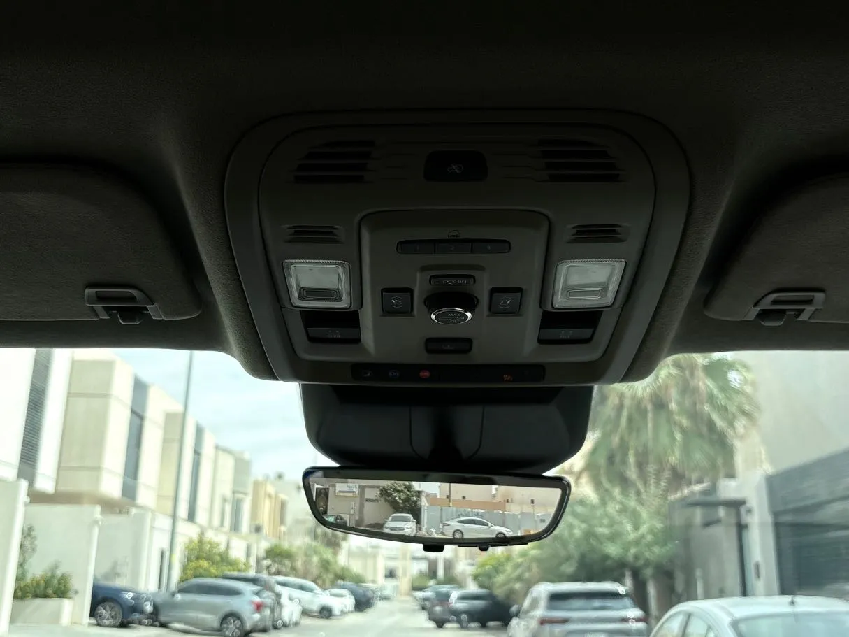 Car image 28