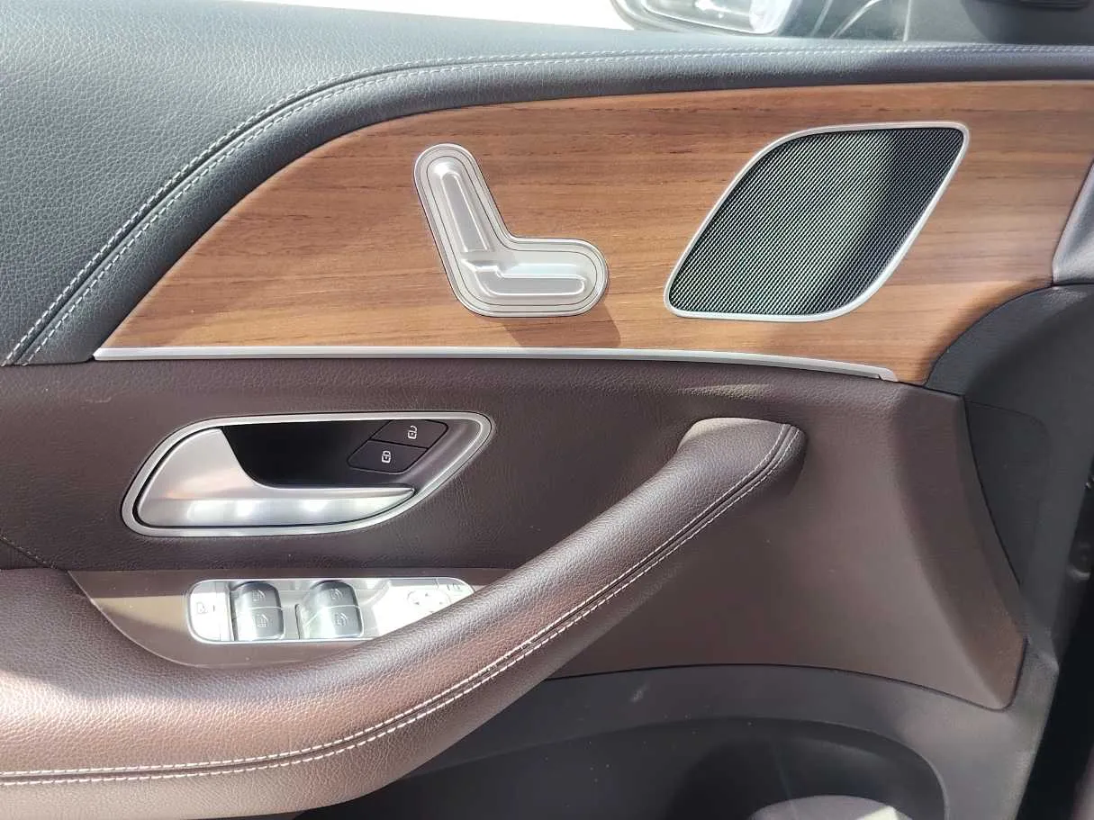 Car image 33