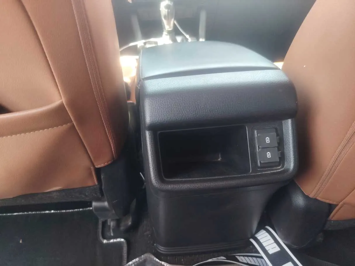 Car image 26