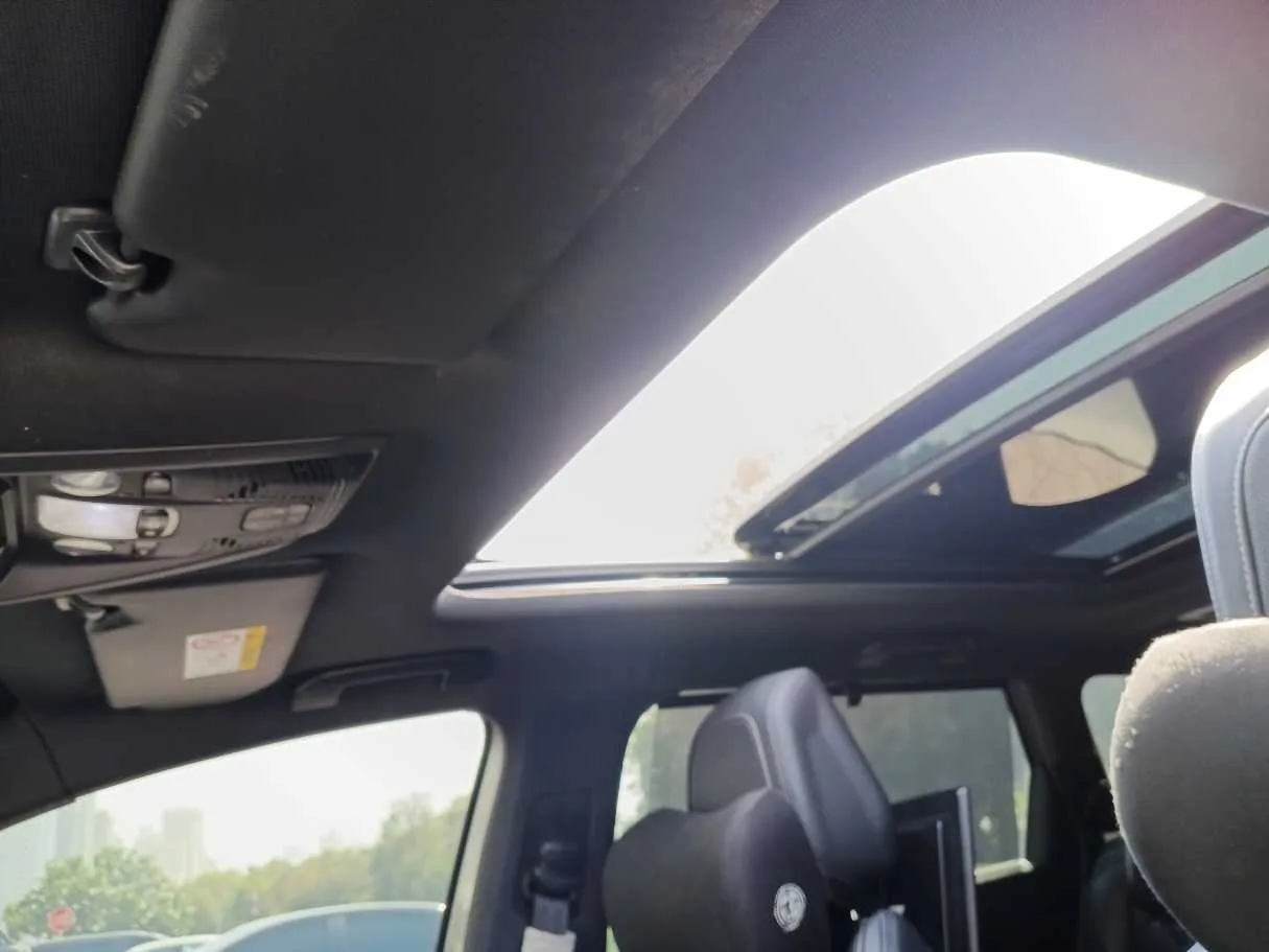 Car image 27