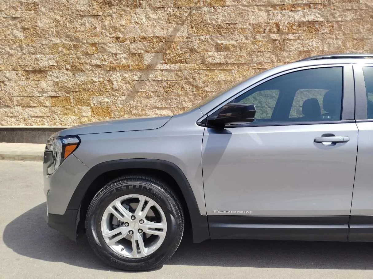 Car image 9