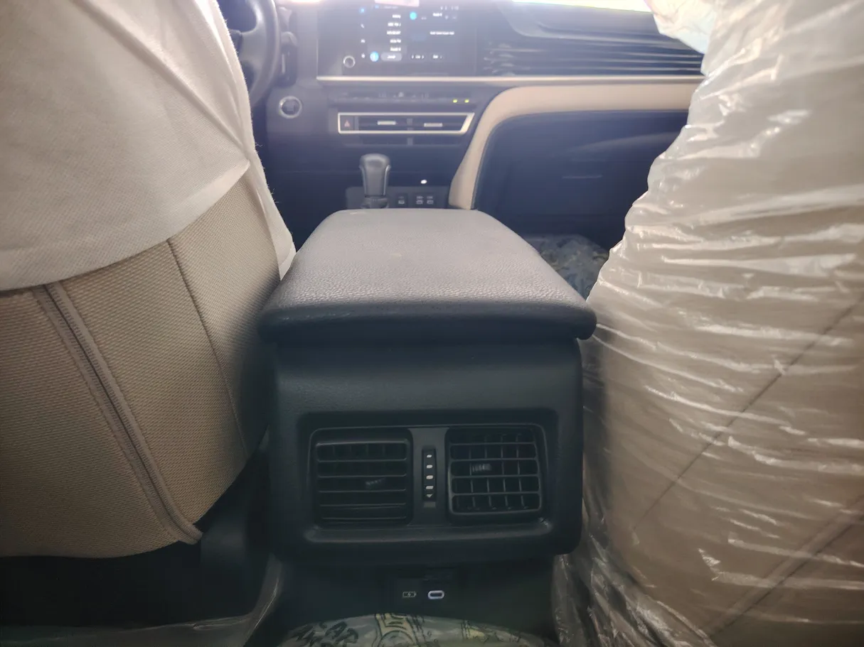 Car image 32