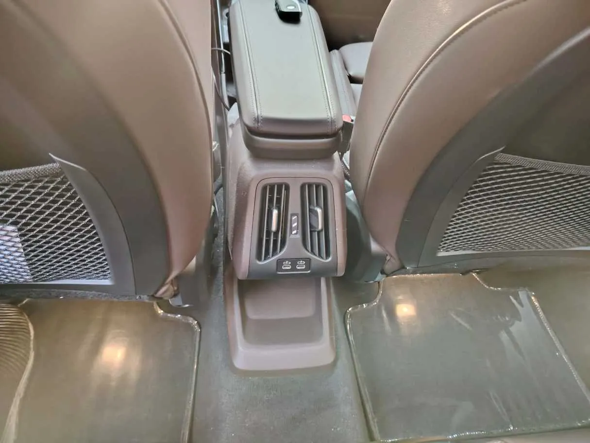 Car image 32