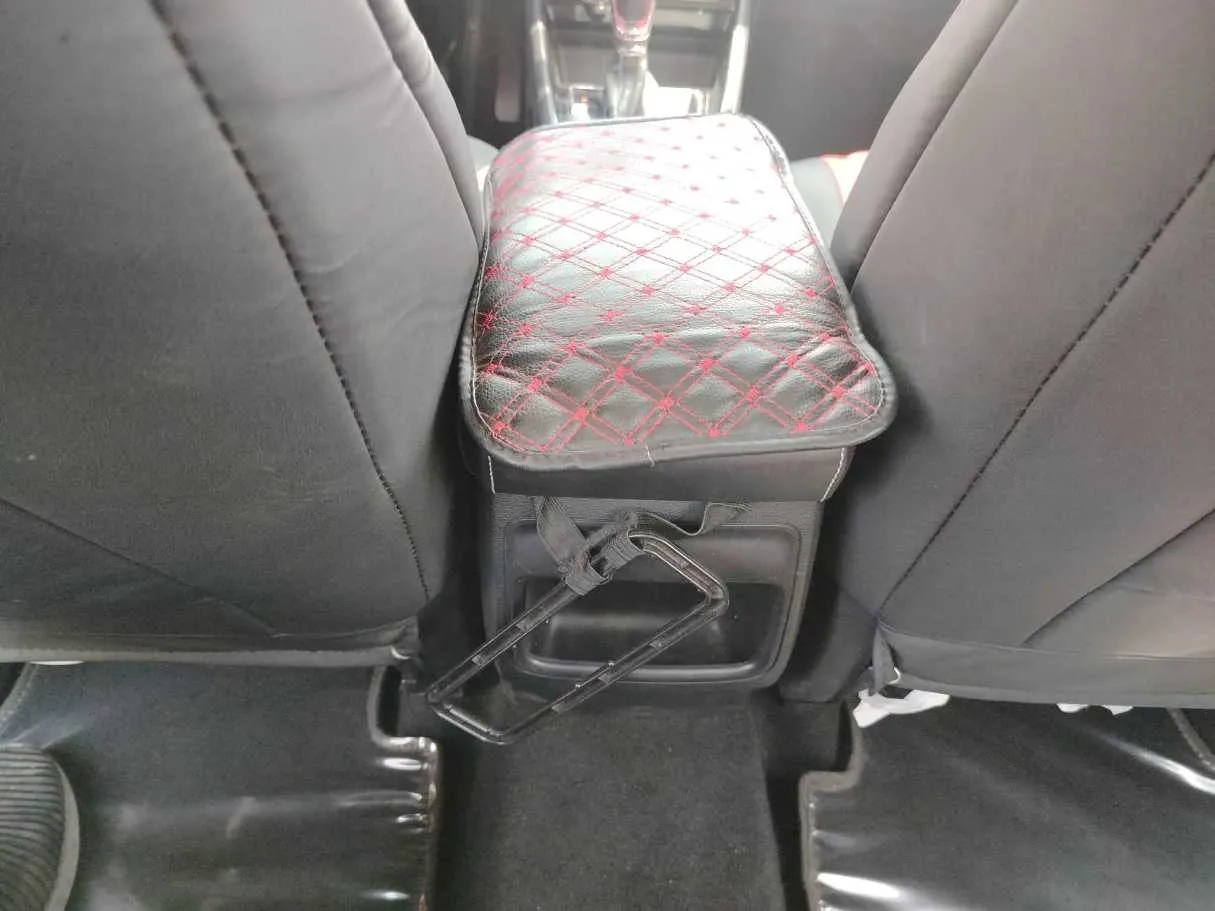 Car image 30