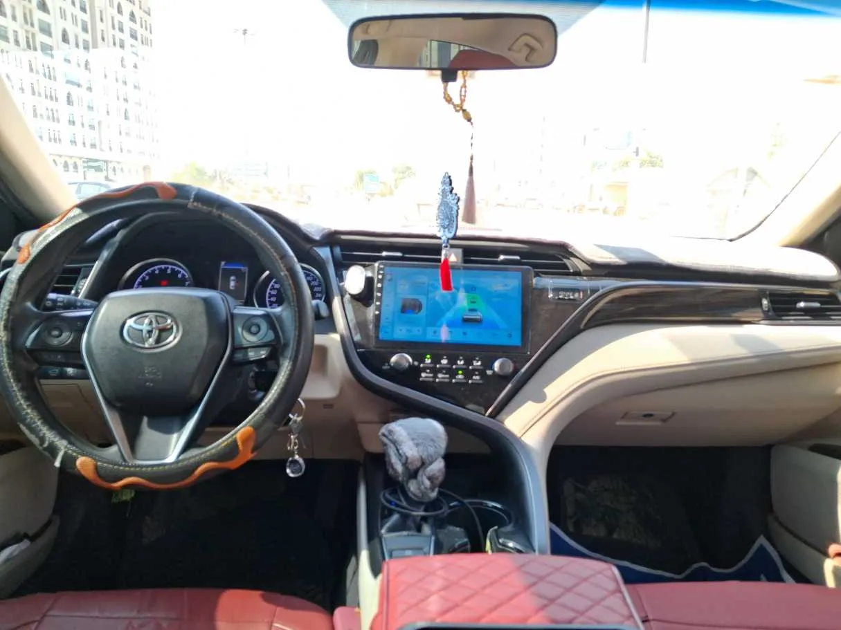 Car image 15