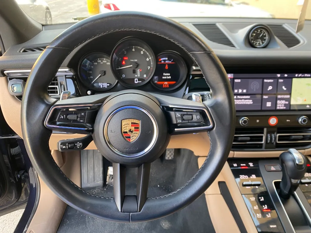 Car image 17