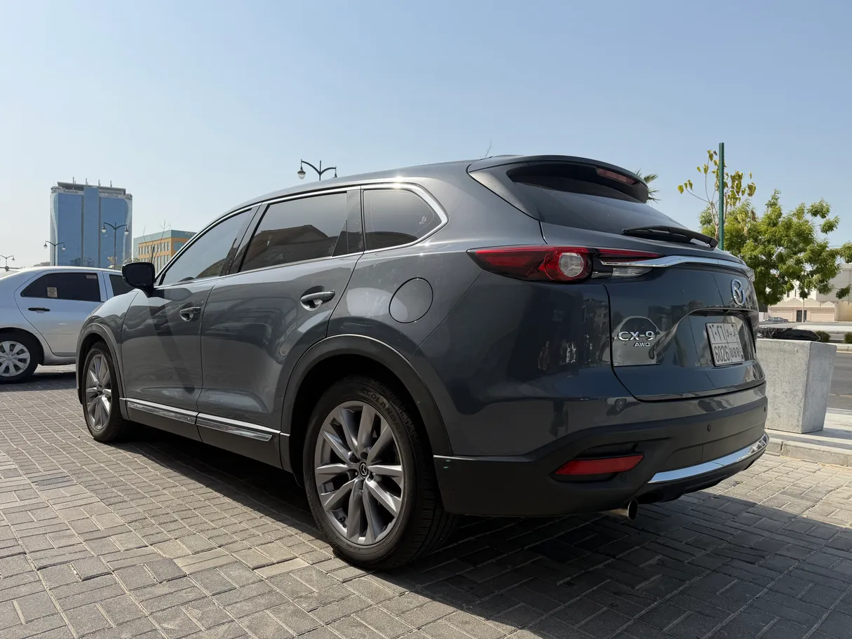 Car image 4