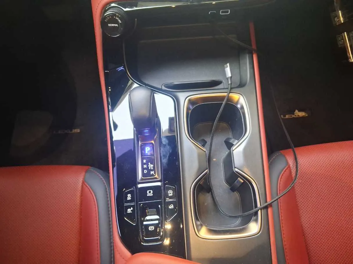Car image 16